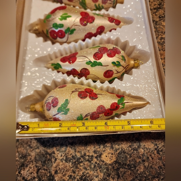 Commodore Christmas Classics Hand Decorated Glass Ornaments, Set of 4 - Picture 6 of 6